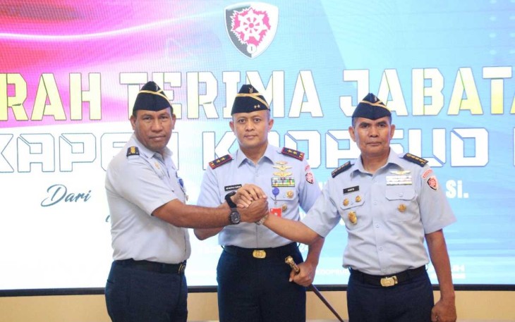 Pangkoopsud I Marsda TNI Mohammad Nurdin foto bersama usai sertijab Kapen Koopsud I Jakarta, Kamis (20/6)