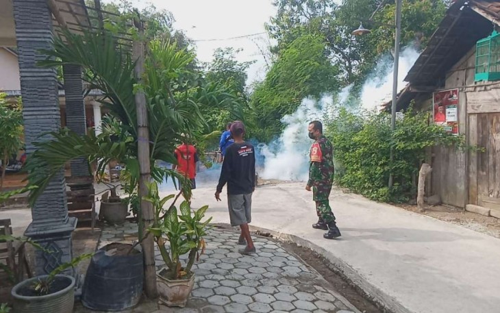 Pendampingan fogging lingkungan desa binaan 