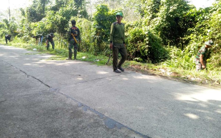 Pembersihan saluran air di wilayah binaan