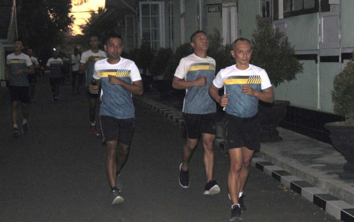 Lari pagi prajurit Menarmed 2 Kostrad 