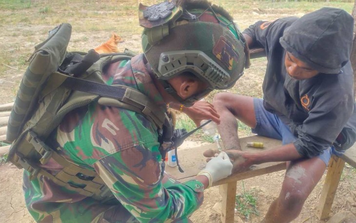 Berikan pengobatan luka infeksi warga perbatasan 