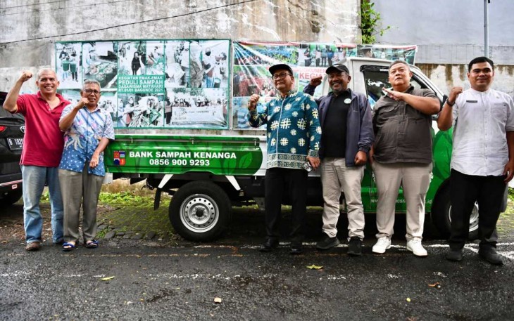 SeskemenkopUKM Arif Rahman Hakim foto bersama 