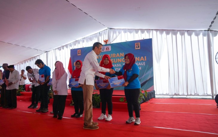 Bank Jatim Dukung Pemprov Jawa Timur Salurkan Bantuan ke Ribuan Pabrik Rokok 