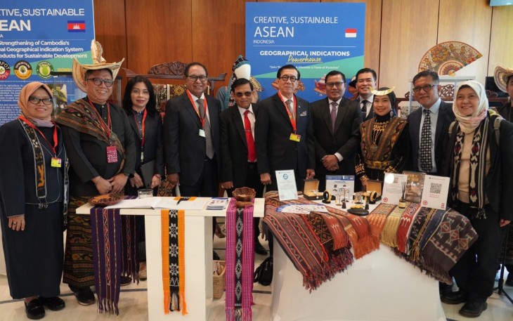 Tenun Ikat Sikka NTT dan Sekomandi Sulbar Diminati Pengunjung Pameran IG di Jenewa 