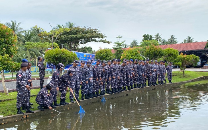 Program Ketahanan Pangan Lanal Ranai Panen Ikan Nila