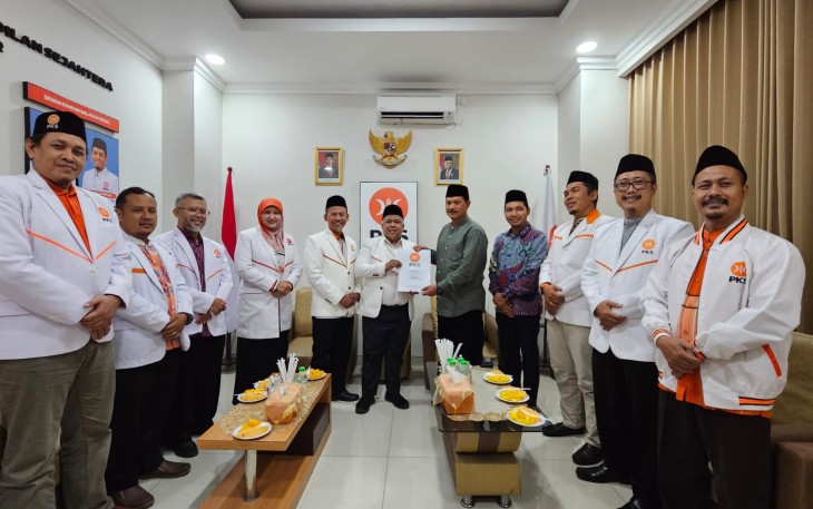 PKS Jatim Serahkan SK Bacabup Ngawi Ony Anwar dan Bacawali Kota Madiun Maidi 