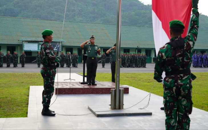 Upacara bendera 17-an prajurit Korem 023/KS