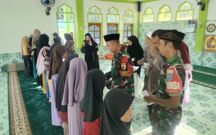 Satgas Yonzipur 5/ABW santuni anak yatim di perbatasan 