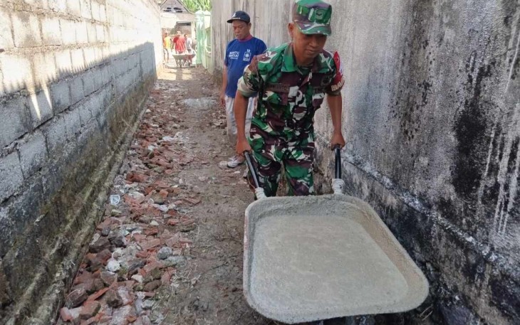Bantu perbaiki jalan wilayah desa binaan 