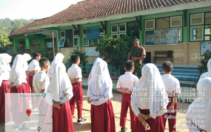 Latih siswa Peraturan Baris Berbaris 