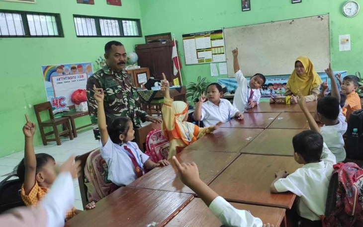 Berikan materi wasbang siswa wilayah desa binaan 