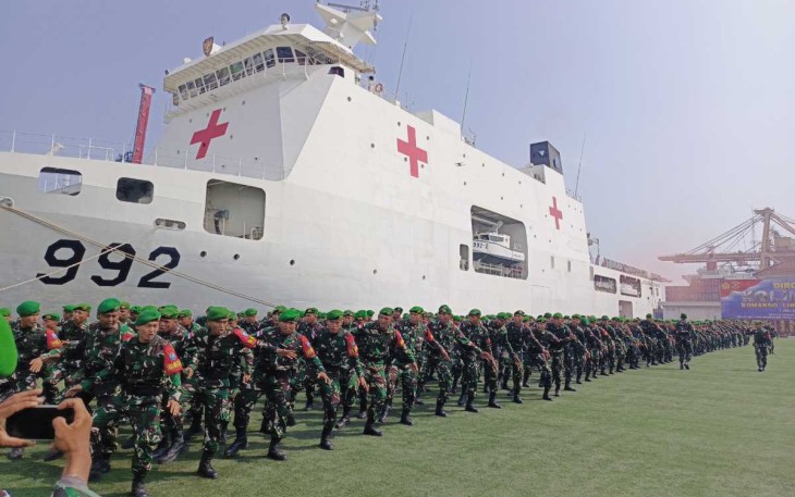 Pemberangkatan Satgas Pamtas RI-PNG Wilayah Papua Barat Yonif 642/Kps dari dermaga Kolinlamil, Jakarta, Kamis (25/7)