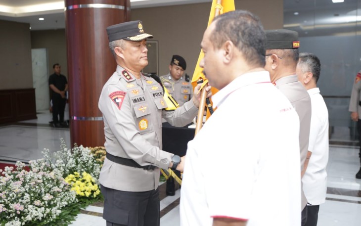 Kapolda Jatim Irjen Pol Imam Sugianto mengukuhkan Komite Olahraga Polri di Surabaya 