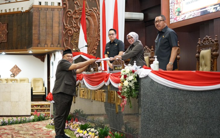 Paripurna DPRD Jatim 