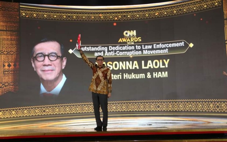 Menkumham Yasonna H Laoly Terima Penghargaan