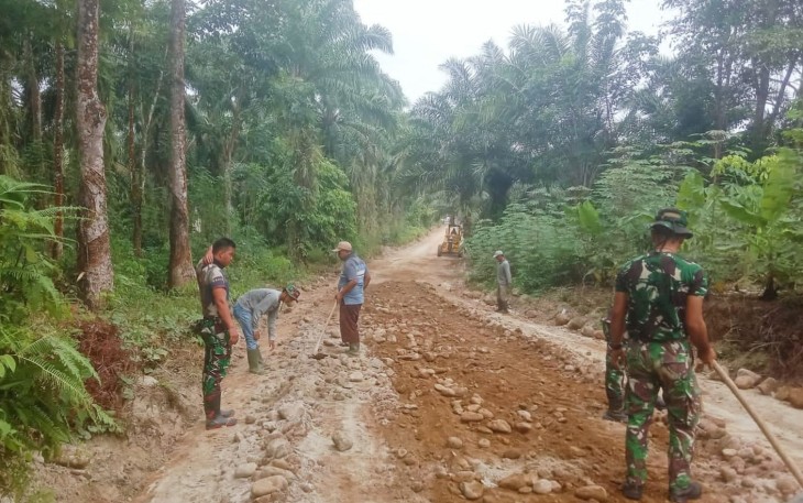 Satgas TMMD ke-121 TA 2024 Kodim 0204/DS akan perpanjang jalan yang diperkeras dengan material. 