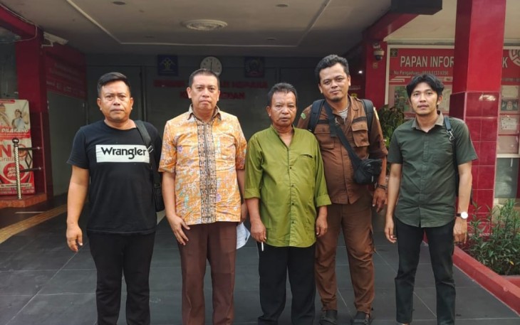 Tim penasihat hukum saat menjemput Tumirin keluar dari Rutan I Medan. 