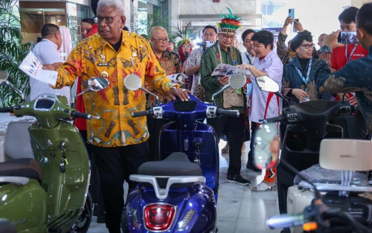 Bupati Mimika Papua Johannes Rettob di Jakarta 