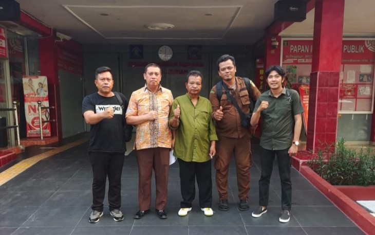 Tumirin bersama tim kuasa hukum, Senin (12/8)
