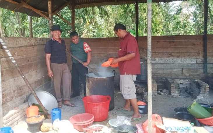 Persiapan Memasak Makanan untuk Personil Satgas di Lokasi TMMD