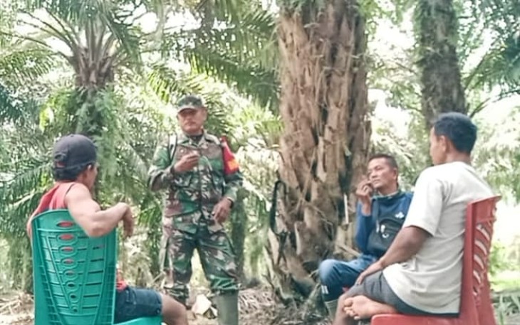 Koramil 0204-21/Tiga Juhar Lakukan Kegiatan Komsos di Lokasi TMMD.