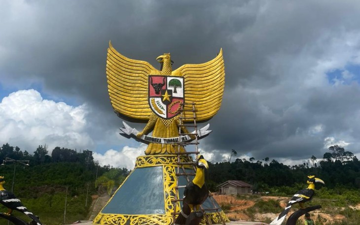 Tugu Garuda di perbatasan RI - Malaysia 