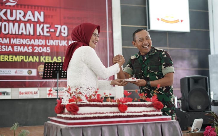 Danmenarmed 2 Kostrad Letkol Arm Siswo Budiarto bersama Kalapas Perempuan Kelas IIA Malang, Rabu (21/8)
