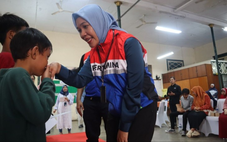 KPI memberikan santunan anak yatim piatu di panti asuhan Muslimin 