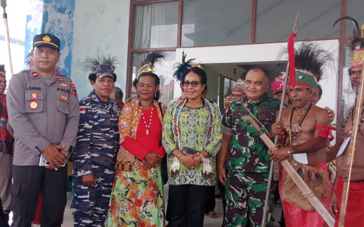 Kadispotdirga Lanud Manuhua Kolonel POM Kabul SH menghadiri musyawarah suku Byak ke III