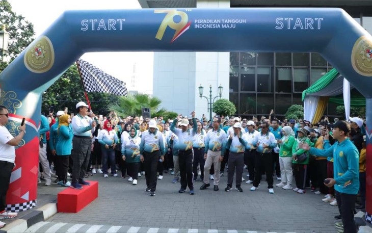 Jalan sehat HUT Mahkamah Agung Ke-79 