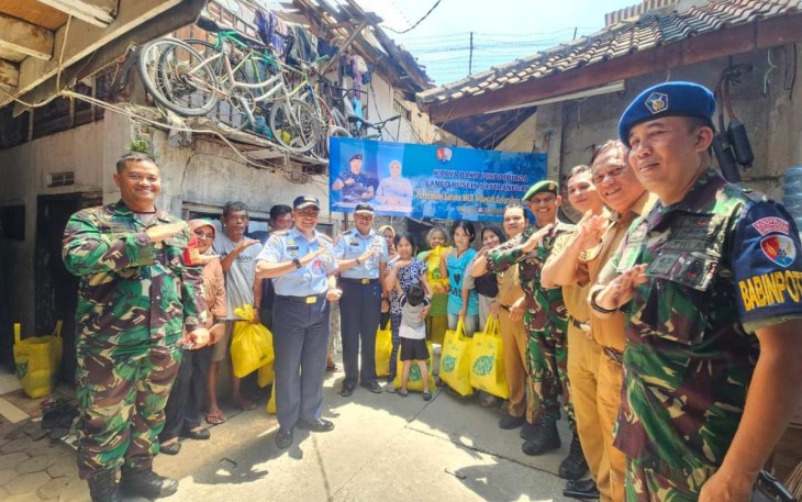Peresmian MCK di Kelurahan Husein Sastranegara Bandung 