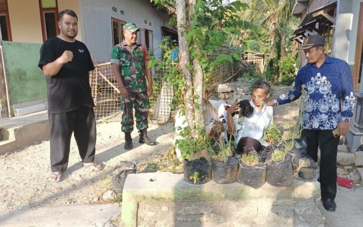 Bantuan kambing warga desa' binaan 
