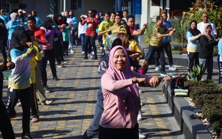 Senam bersama lapas Perempuan Kelas IIA Bandung 