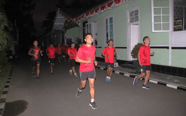 Lari pagi prajurit Menarmed 2 Kostrad 