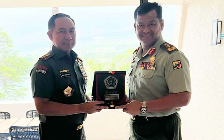 Panglima TNI Jenderal TNI Agus Subiyanto saat menerima bilateral meeting Pemerintah Angkatan Bersenjata Diraja Brunei (Pangab) Mejar General Dato Paduka Seri haji Muhammad Haszaimi Bin Bol Hassan sebagai Rangkaian kegiatan Chief Of Defence Conference (CHODs) Di Kona Hawai, AS (18/09/2024).