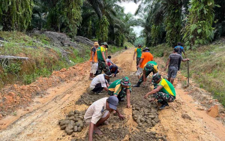 Perbaikan jalan rusak di perbatasan 