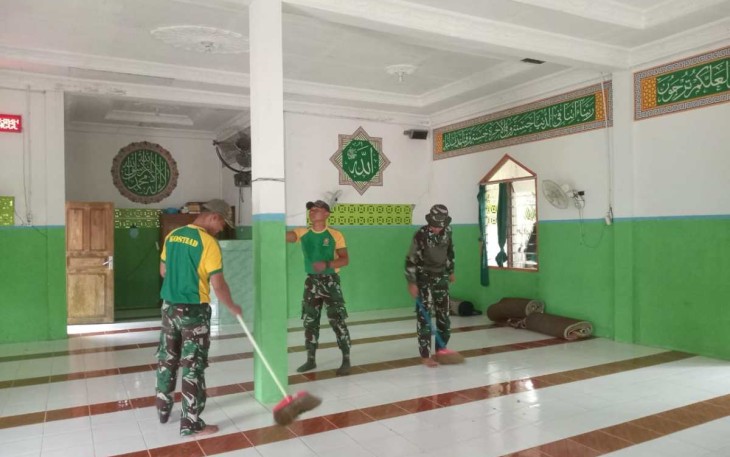 Jaga kebersihan lingkungan masjid di perbatasan 