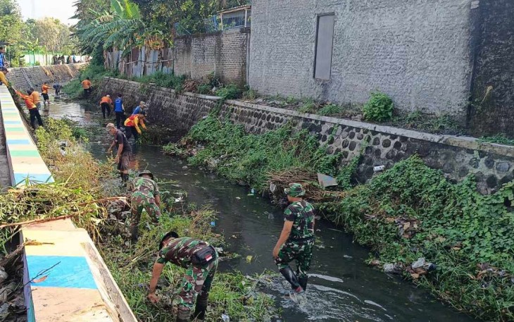 Bakti sosial HUT TNI ke 79 Kodim Madiun
