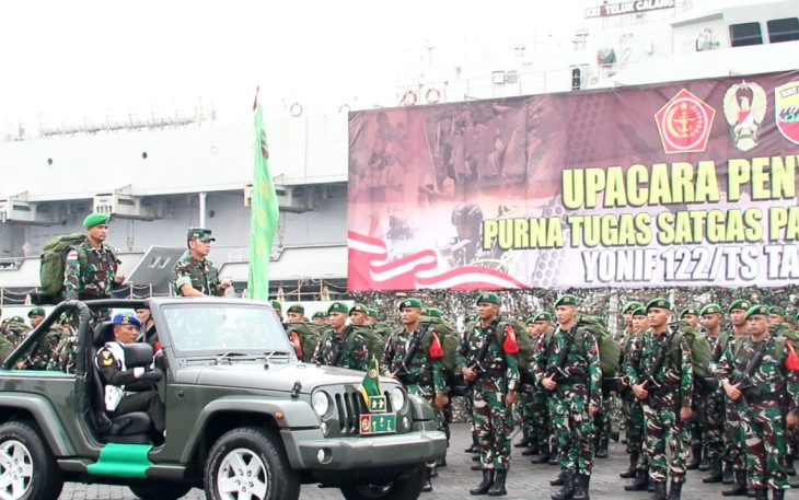 Pangdam I/BB Berikan Apresiasi Saat Pimpin Upacara Penyambutan Satgas Yonif/122 TS di Dermaga 103 Belawan.