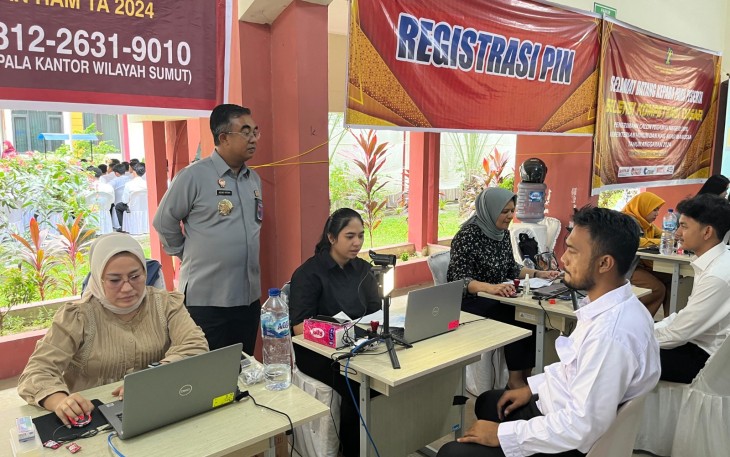 Tampak Kakanwil Kemenkumham Sumut Agung Krisna Mengunjungi Lokasi Pelaksanaan Ujian SKD CPNS.