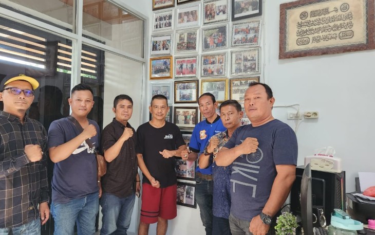 Ketua Pewarta Polrestabes Medan Poto Bersama Pengurus dan Anggota Usai Jumat Barokah.