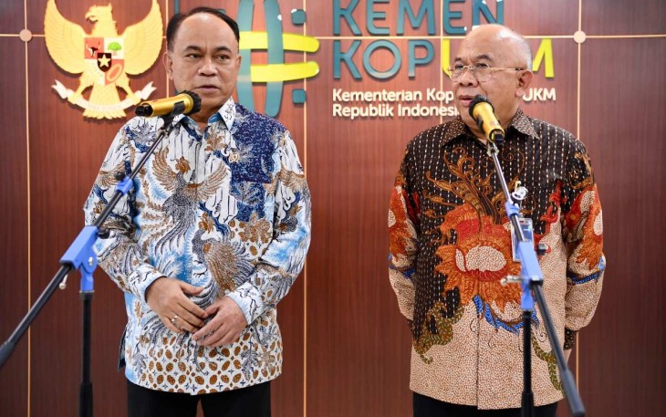 MenkopUKM Budi Arie Setiadi saat memberikan konferensi pers 