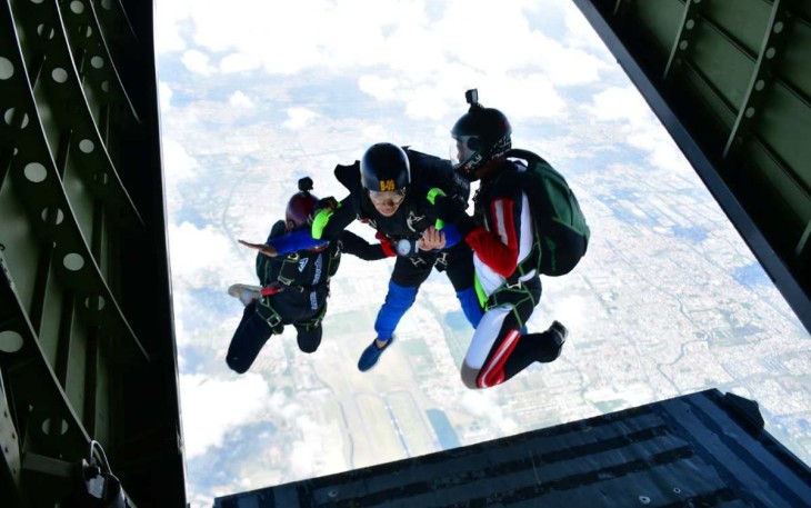 Latihan terjun payung free fall