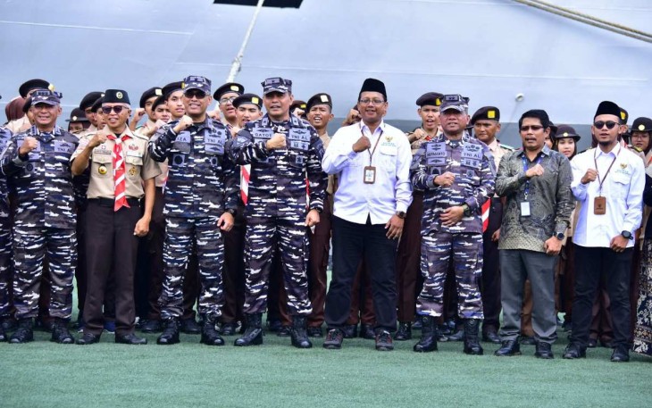 Foto bersama pelepasan Satgas Surya Bhaskara di Jakarta 