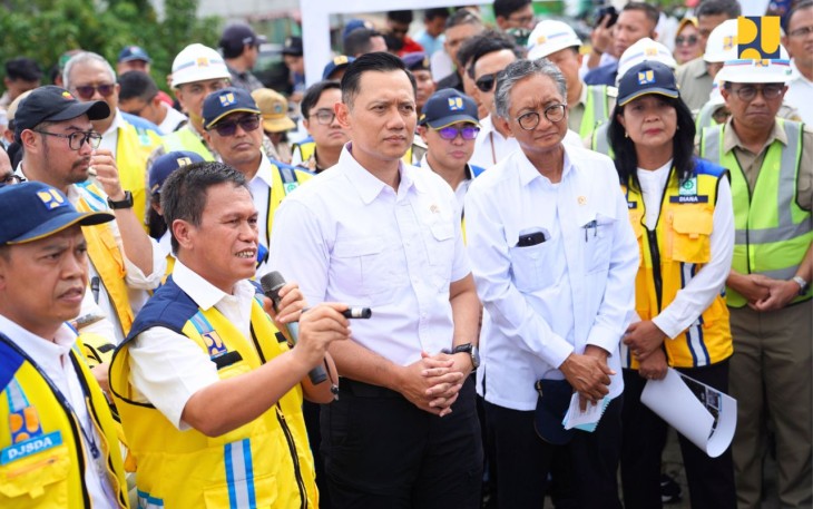 Menteri PU Dody Hanggodo saat memberikan pemaparan kepada Menko AHY