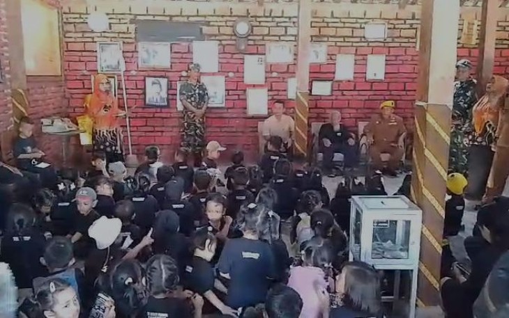 Pendampingan kunjungan siswa di rumah singgah jendral Soedirman 