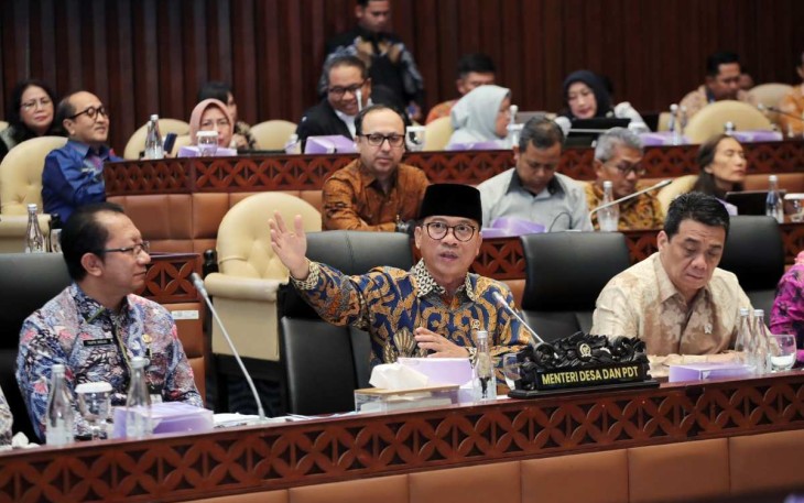 Mendes PDT Yandri Susanto memaparkan program kerja saat rapat di Komisi V DPR RI, Kamis (7/11)