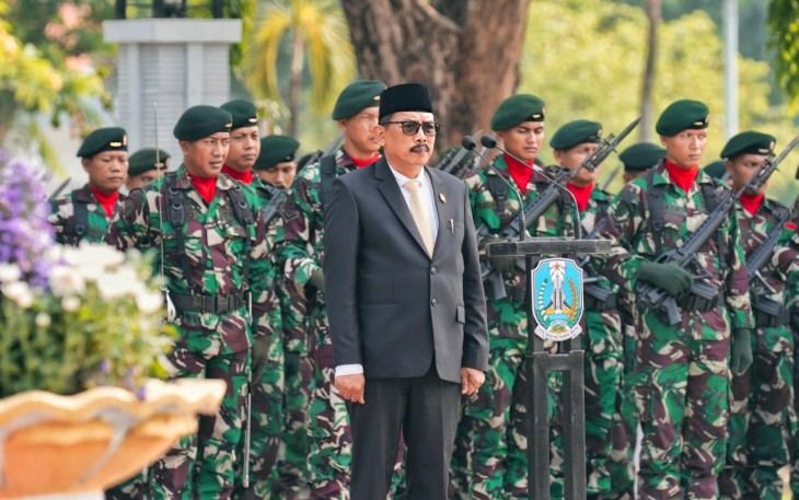 Ketua DPRD Jatim Pimpin Upacara 10 November di TMP Mayjend Sungkono
