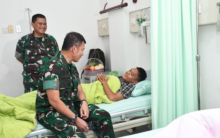 Pangdam I BB Besuk Delapan Korban Keributan TNI AD