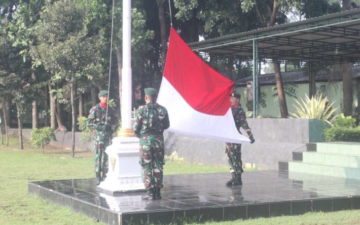Upacara bendera prajurit Menarmed 2 Kostrad 